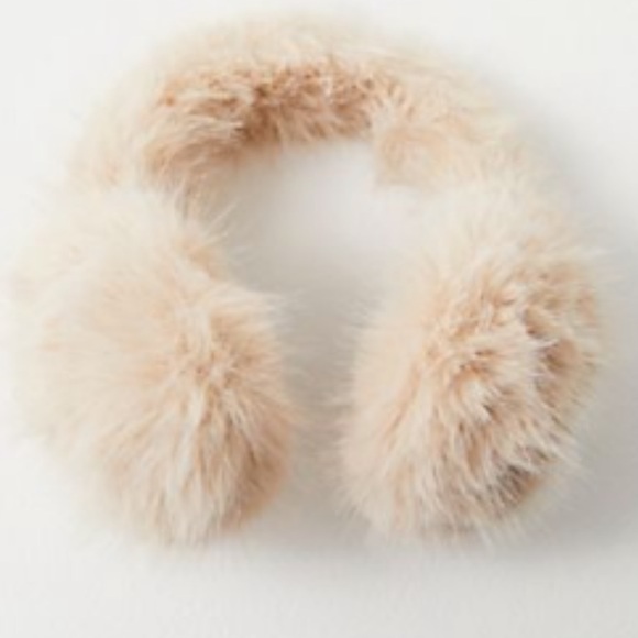 REVOLVE Accessories - REVOLVE Jocelyn Faux Fur Ear Muffs